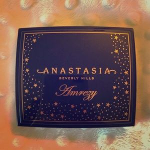 Anastasia Amrezy highlighter